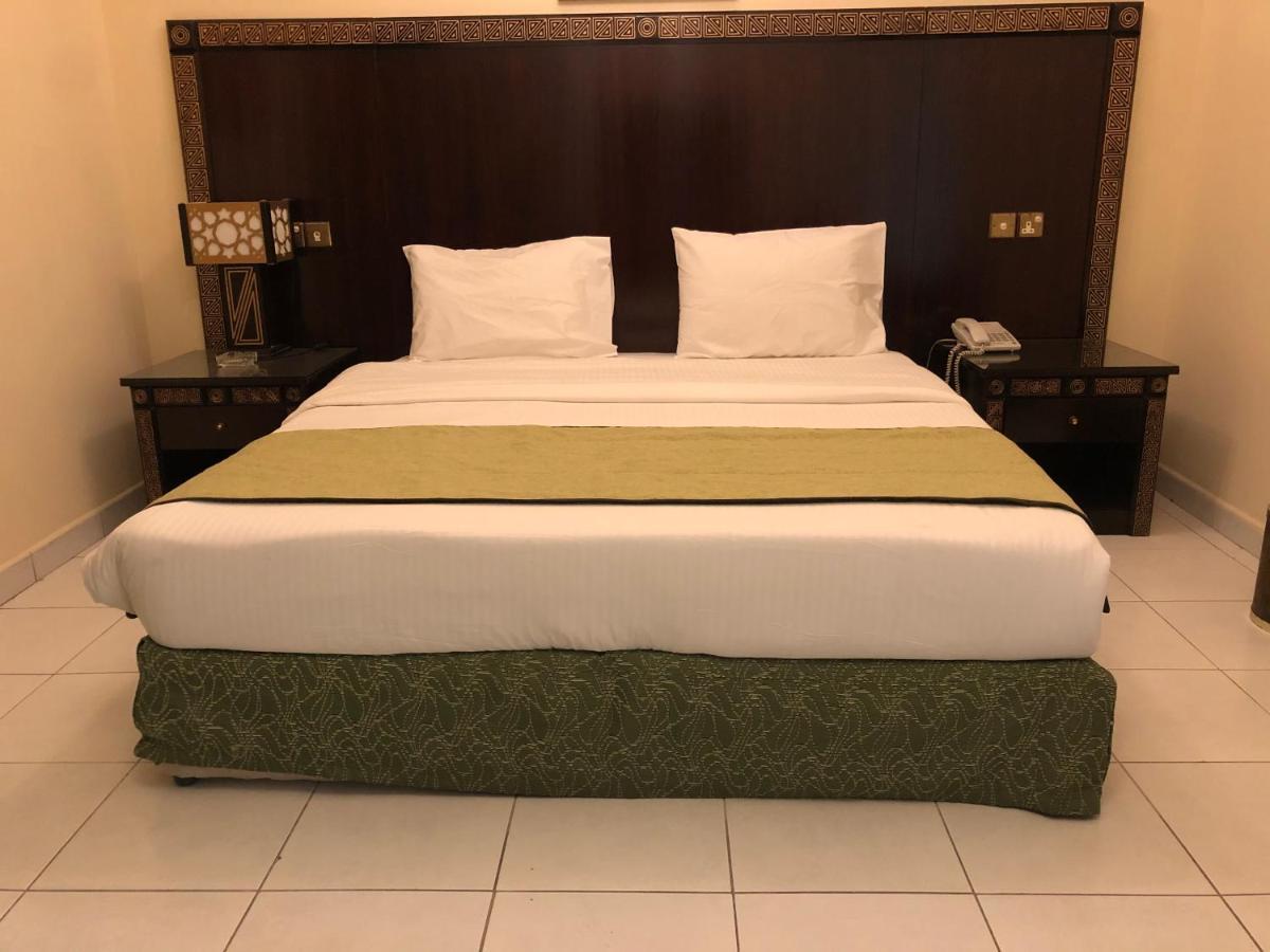 New Royal Mark Hotel Apartments Dubai Buitenkant foto